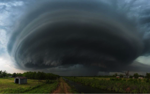 “A mothership supercell approaches the town of Iowa Park, Texas in the spring of 2015” by Shawn Stephens is licensed under CC BY 2.0